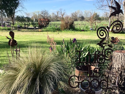1BR 1BA QUIET COUNTRY COTTAGE - PET FRIENDLY