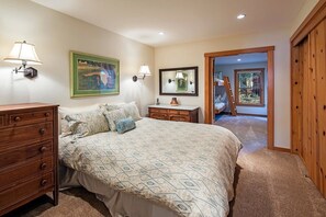 4 bedrooms, desk, free WiFi, bed sheets