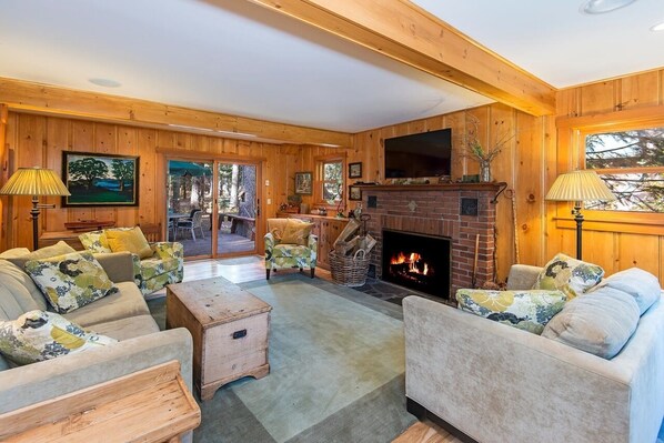 TV, fireplace, DVD player, music library