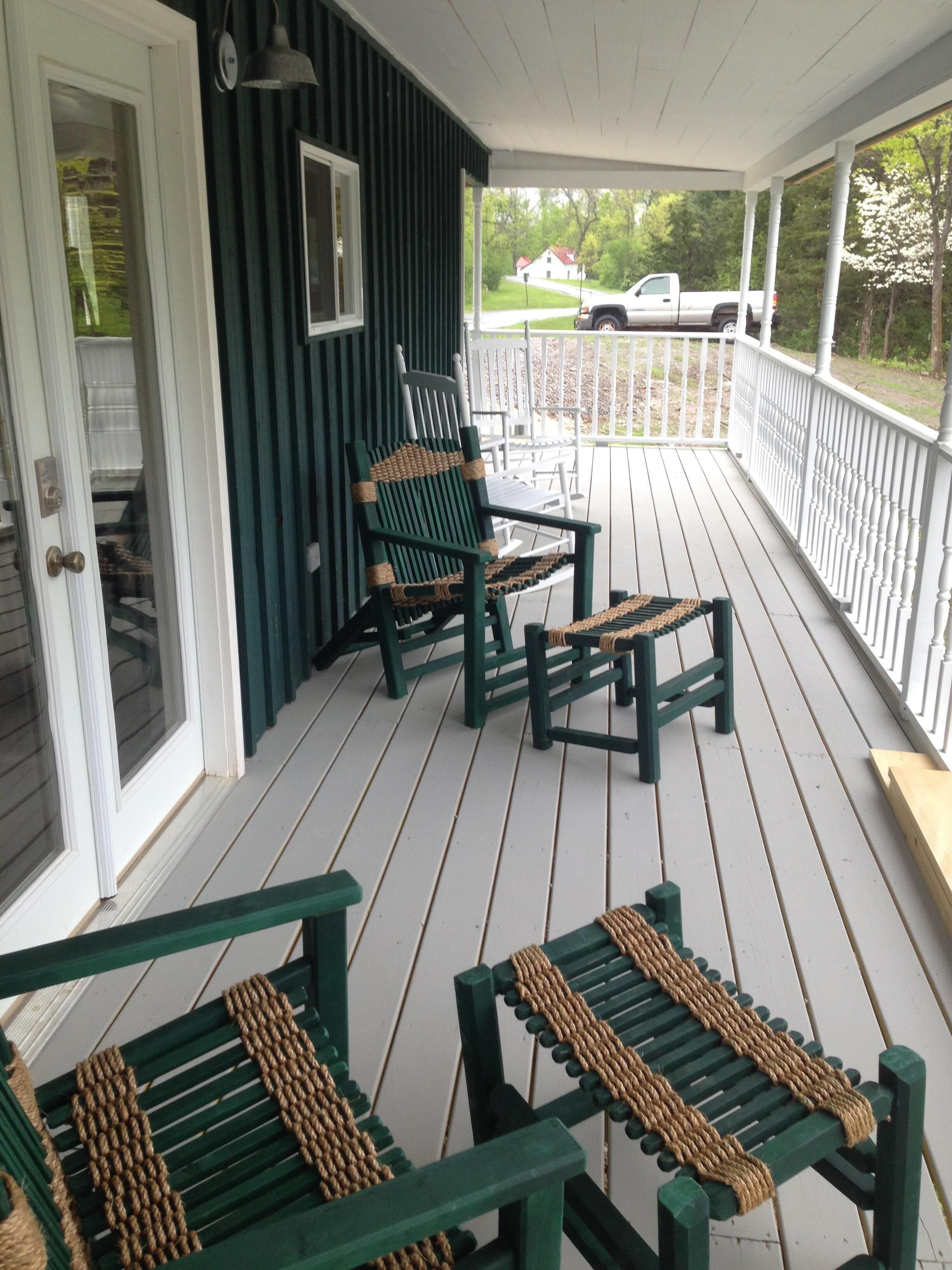 CREEKSIDE CABIN w/ EXTRAS