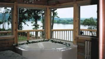 Indoor spa tub