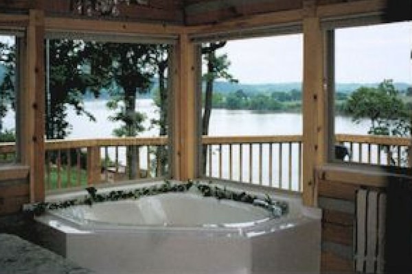 Indoor spa tub