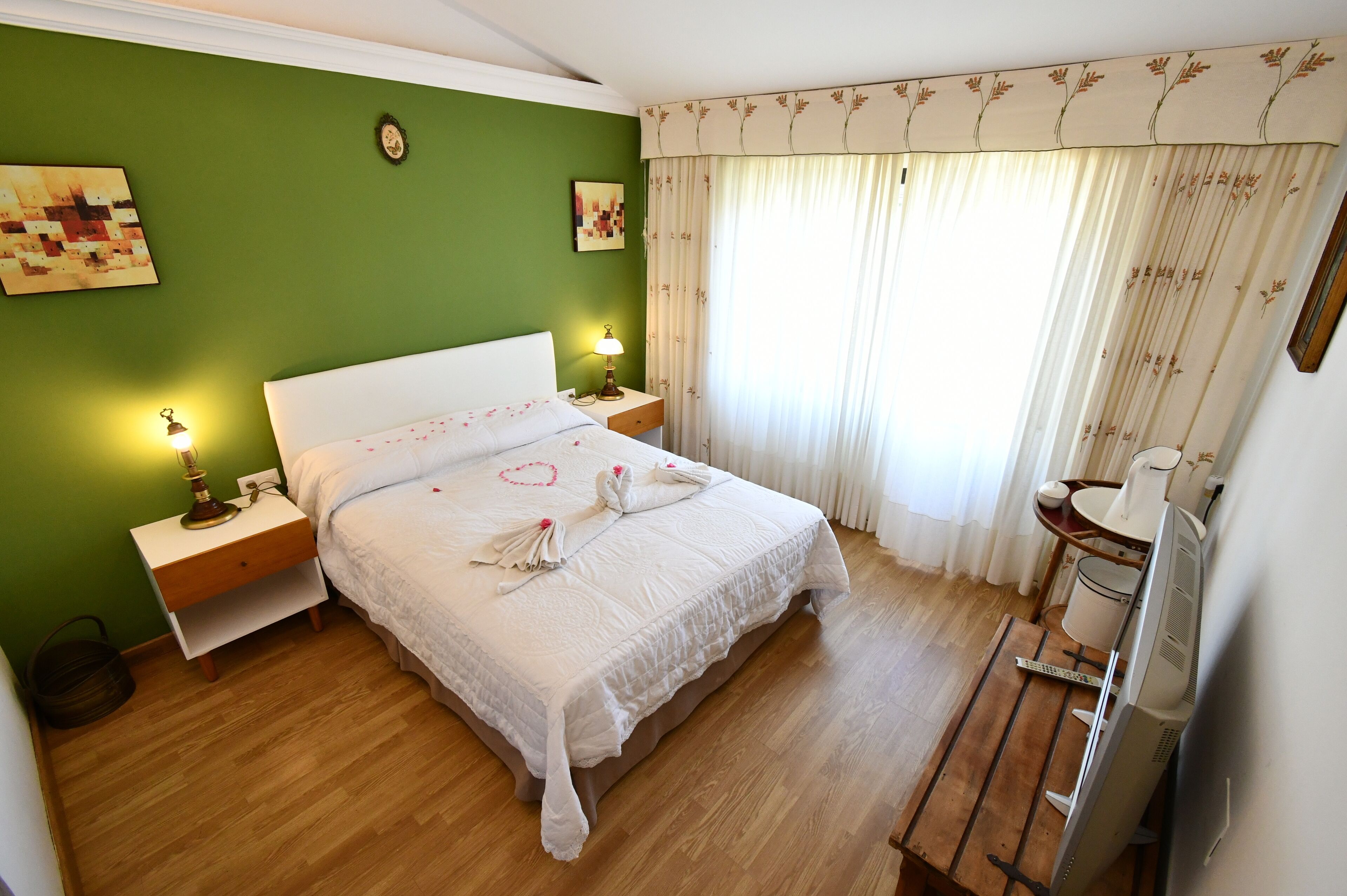 4 bedrooms, iron/ironing board, travel cot, free WiFi