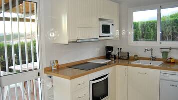 KylskÄp, mikrovÄgsugn, ugn och spishÀll