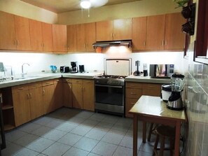 Fridge, microwave, oven, stovetop - Exclusive Penthouse Apartment in Lima (Lima)