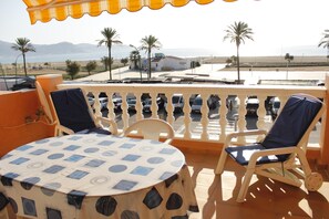 Outdoor dining - Two bedroom apartment with sea views (Ampuriabrava)