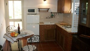 Macchina per tè/caffè, frigorifero, microonde, piano cottura