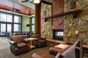 Interior - 2 Bed 2 Bath Resort Ski-in/Ski-out Snowflake Lift. Garage. Grand Timber Lodge (Breckenridge)