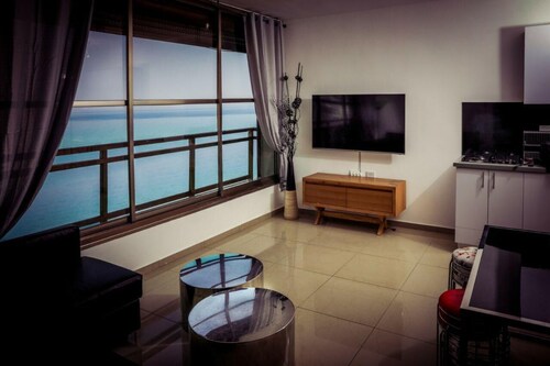 וס יפה בבת ים קרוב לים