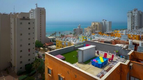 וס יפה בבת ים קרוב לים