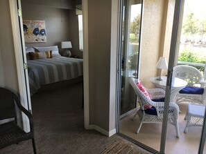 3 slaapkamers, een strijkplank/strijkijzer, gratis wifi, beddengoed