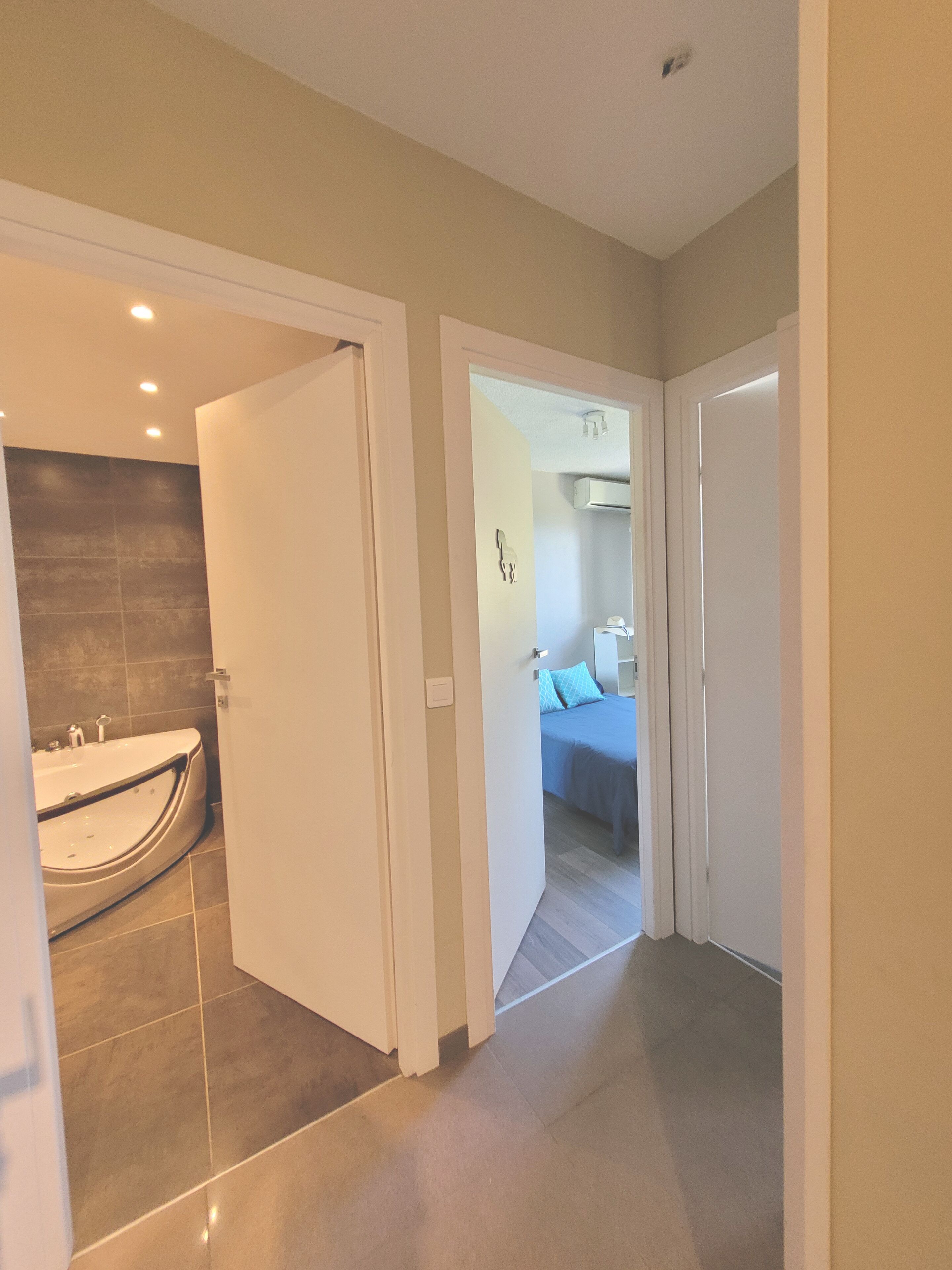 2 chambres, fer et planche à repasser, Wi-Fi gratuit, draps fournis