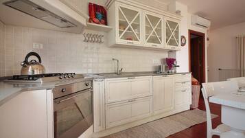 Kühlschrank, Ofen, Herdplatte, Geschirrspüler