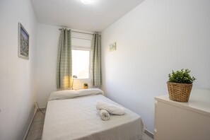 3 bedrooms, iron/ironing board, Internet