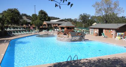 Enjoy all the Branson area has to offer.
Only 1 week available this year!!