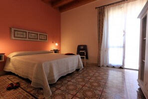 3 chambres, fer et planche à repasser, Wi-Fi, draps fournis