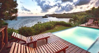 Brisa Del Mar: Balinese Style Oceanfront Villa with Private Pool