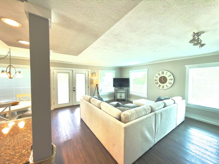 Rileys Roost Stunning Views! 4 Bedroom Seconds From Sand -Not A Private Pool - Florida