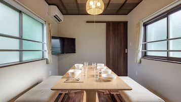 Private Vacation Home | In-room dining