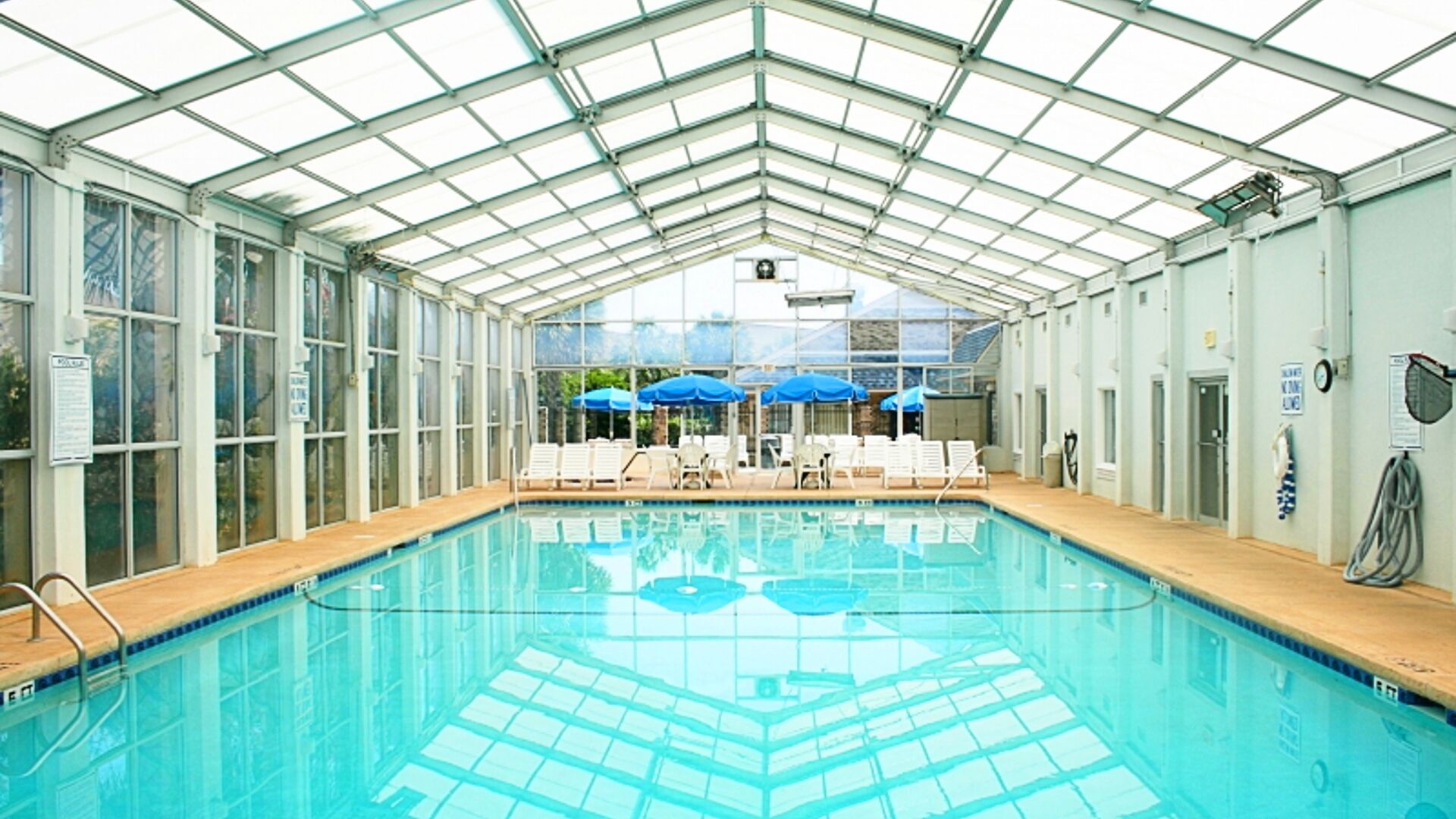 Indoor pool, outdoor pool