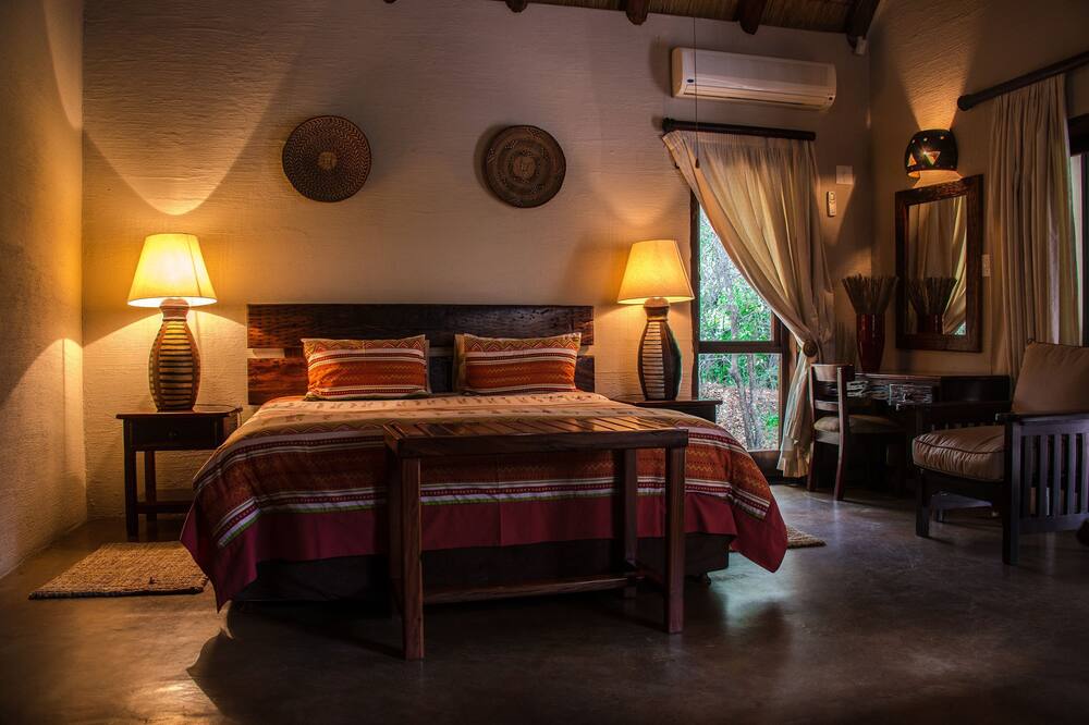 An exclusive bushvilla at the Kruger doorstep, within a golf estate.