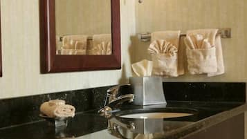 花灑/浴缸組合、風筒、提供毛巾、番梘