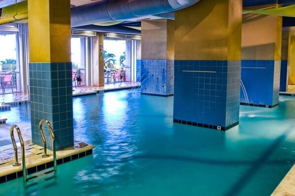 Indoor pool, outdoor pool - Ocean Beach Club and Oceanaire is the nicest resort in Virginia Beach - 4 stars (Virginia Beach)
