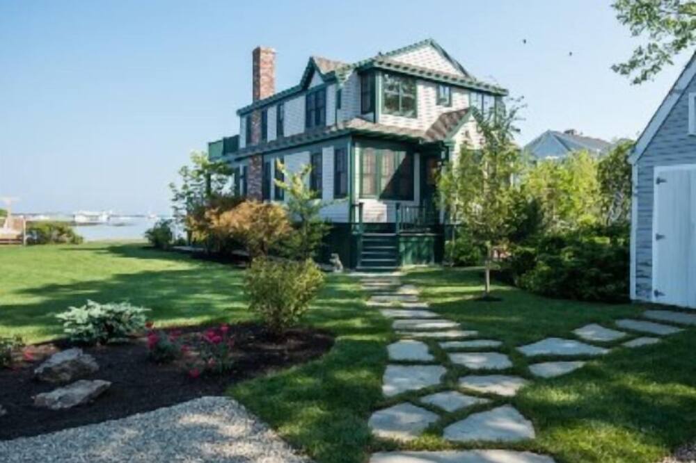 Spectacular Kennebunkport Waterfront House