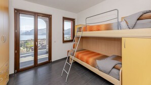 Unclassified image, 4 of 35, button - Casa Elena is a spacious apartment located in Germignaga, on the first and top floor of a small building consisting of only three residential units, with a beautiful lake view and three large terraces.
The independent entrance ensures a good level of pr (Germignaga)