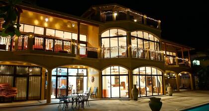 Villa Verano 4 BR Beachfront, Luxury Villa is suitable for groups