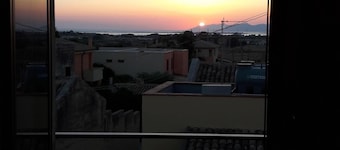 Hillside holiday home overlooking the Egadi and Erice islands.