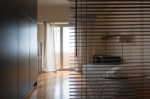 1 dormitorio, tabla de planchar con plancha, wifi y ropa de cama