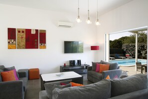 TV, video games, table football, ping pong - Master  Suite Villa featuring a Private Pool, Garden, Parking and Spa (Calvi)