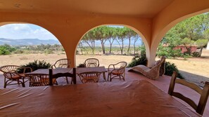 Outdoor dining - Spacious Villa with pool and view of Asinara Gulf, 11 minutes from the beach (Li Reni)