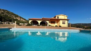 Pool - Spacious Villa with pool and view of Asinara Gulf, 11 minutes from the beach (Li Reni)