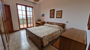 4 bedrooms, desk, iron/ironing board, travel crib - Spacious Villa with pool and view of Asinara Gulf, 11 minutes from the beach (Li Reni)