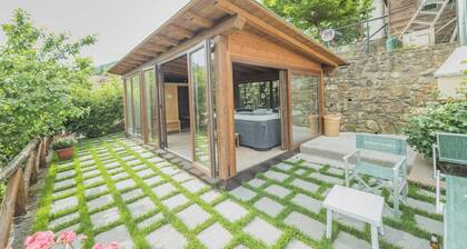 Mukava asunto pienessä kylässä, uima-allas, poreallas ja sauna