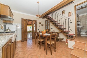 Fridge, oven, stovetop, coffee/tea maker - Nice apartment in a small hamlet, swimming pool, jacuzzi and sauna (Le Piastre)