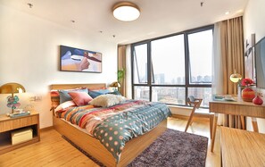 Habitación Confort, vistas a la ciudad | Decoración individual, mobiliario individual, escritorio