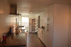 ثلاجة، ميكروويف، فرن، موقد طهي مسطح