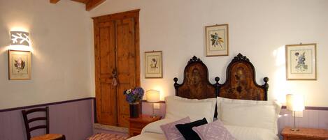 1 camera, una scrivania, culla da viaggio, Wi-Fi gratuito