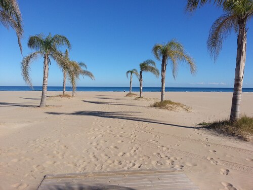 Finca Sonnenschein, laadukas luonnonkivi huvila meren rannalla