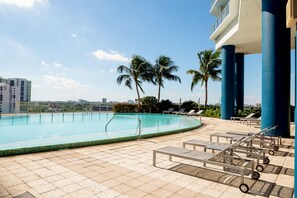 A heated pool - Great Value!! All Inclusive Monthly Rental-On the Water!! Residential Building. (Miami)