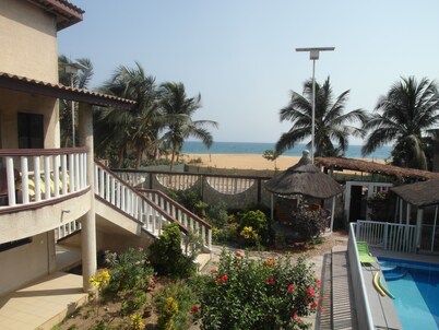 Grand Popo (Benin): Character house with garden, pool and panoramic views