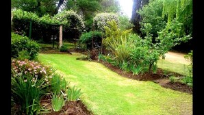 Garden - African Dawn Luxury Guesthouse (Fouriesburg)