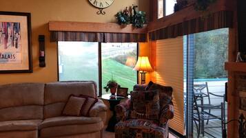 Smart-TV, Kamin, DVD-Player, Videothek