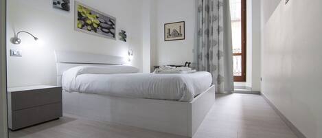 1 slaapkamer, een strijkplank/strijkijzer, wifi, beddengoed