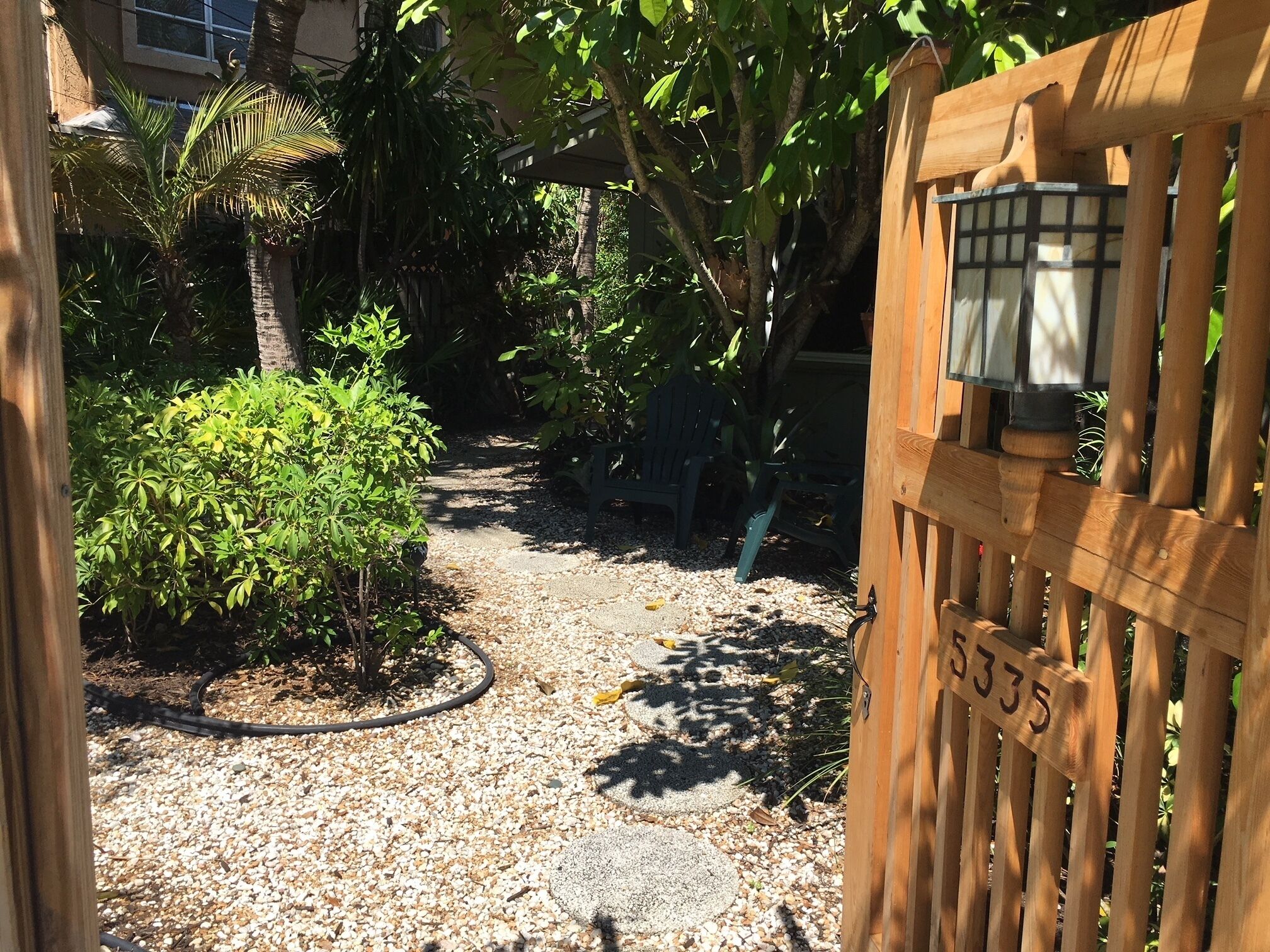 Tropical Hideaway Bungalow - Walk to Siesta Beach and Village