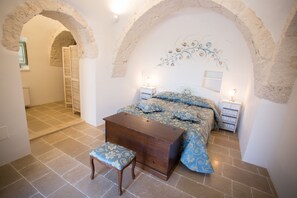 3 bedrooms, in-room safe, desk, iron/ironing board