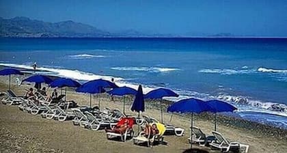 2 Bedrooms Modern Apartment by the SEA, Pool, Wi-Fi, A/C, Terrace, in resort